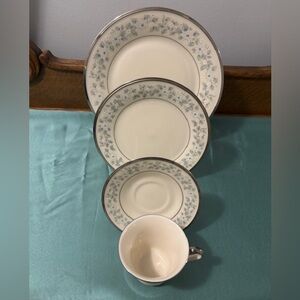 Lenox Windsong Fine China 16~ Piece Service for 4